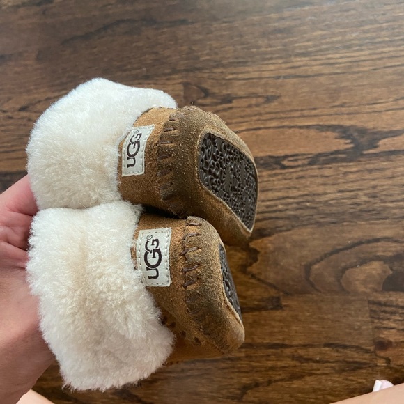 Infant Ugg Booties Chestnut Gently Used - Picture 4 of 6